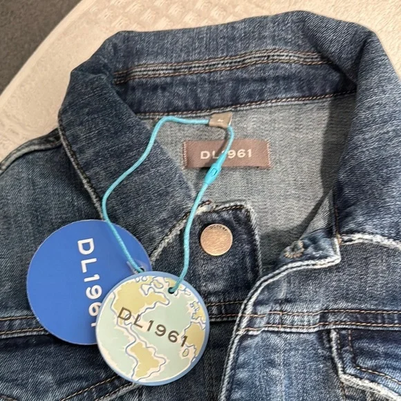 DL1961 Blue Jean Jacket Classic Denim Style - Picture 5 of 6